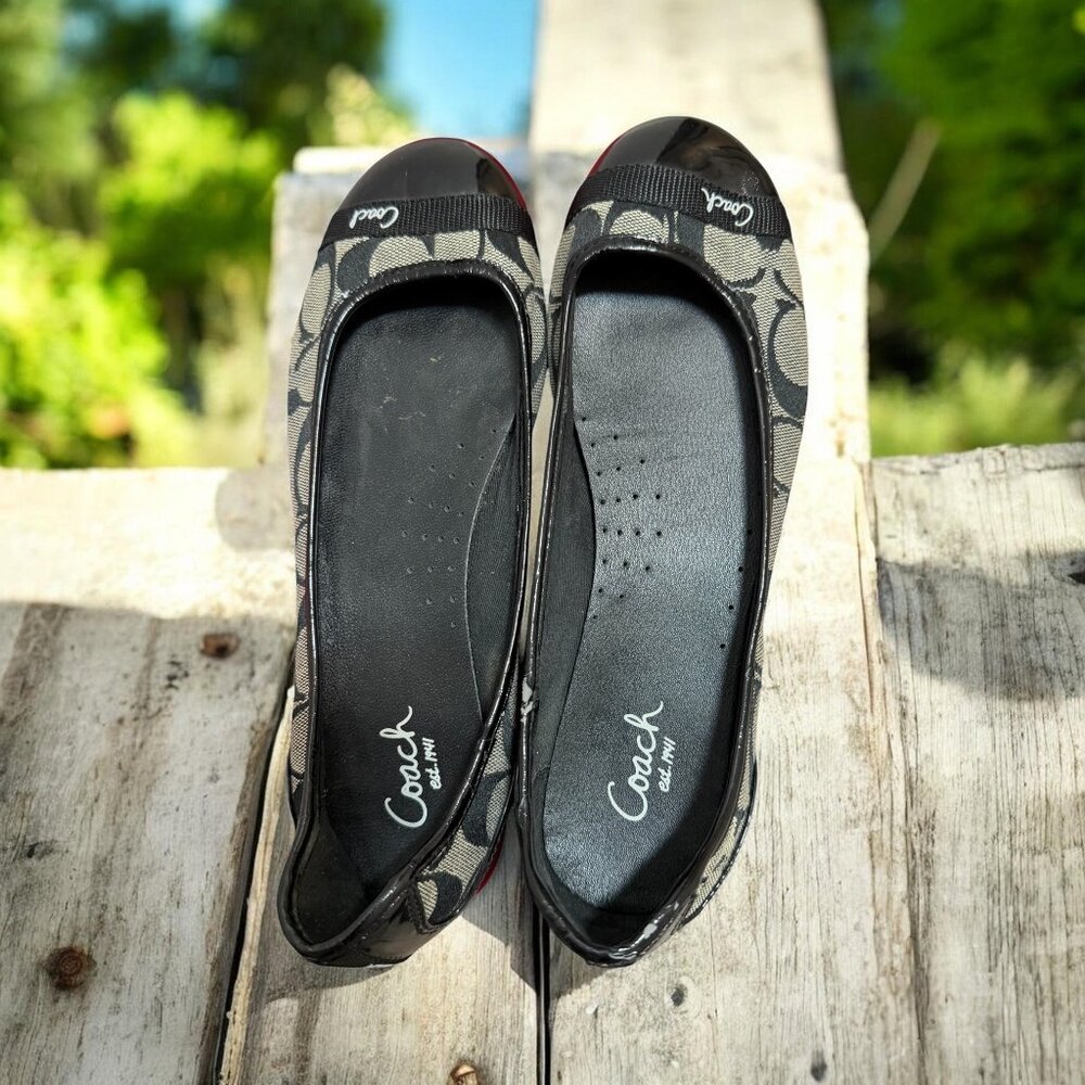Coach Signature Logo Ballet Flats – Classic & Comfortable
